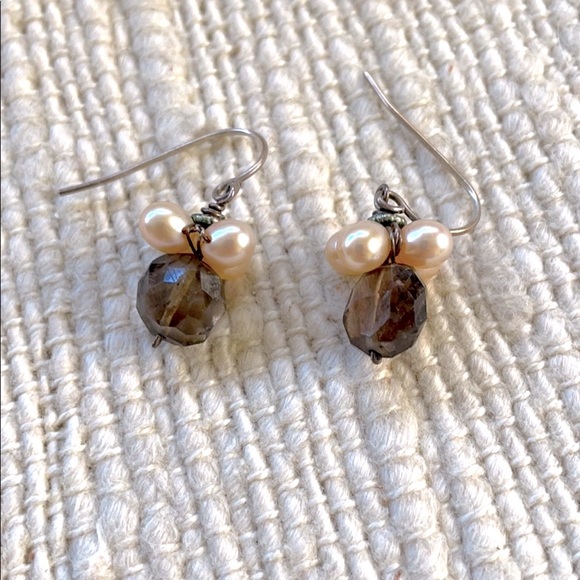 Pink pearl and smoky crystal necklace, bracelets and earrings. - Picture 4 of 11